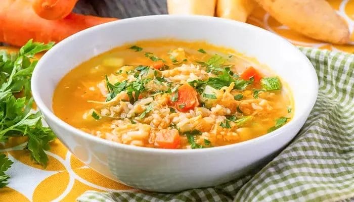 Canja de galinha com arroz da vovó na panela de pressão, uma delícia!