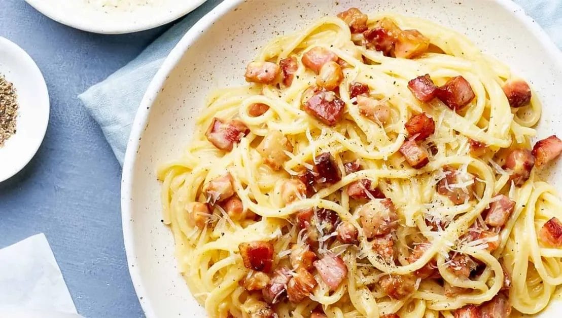 Macarrão carbonara cremoso