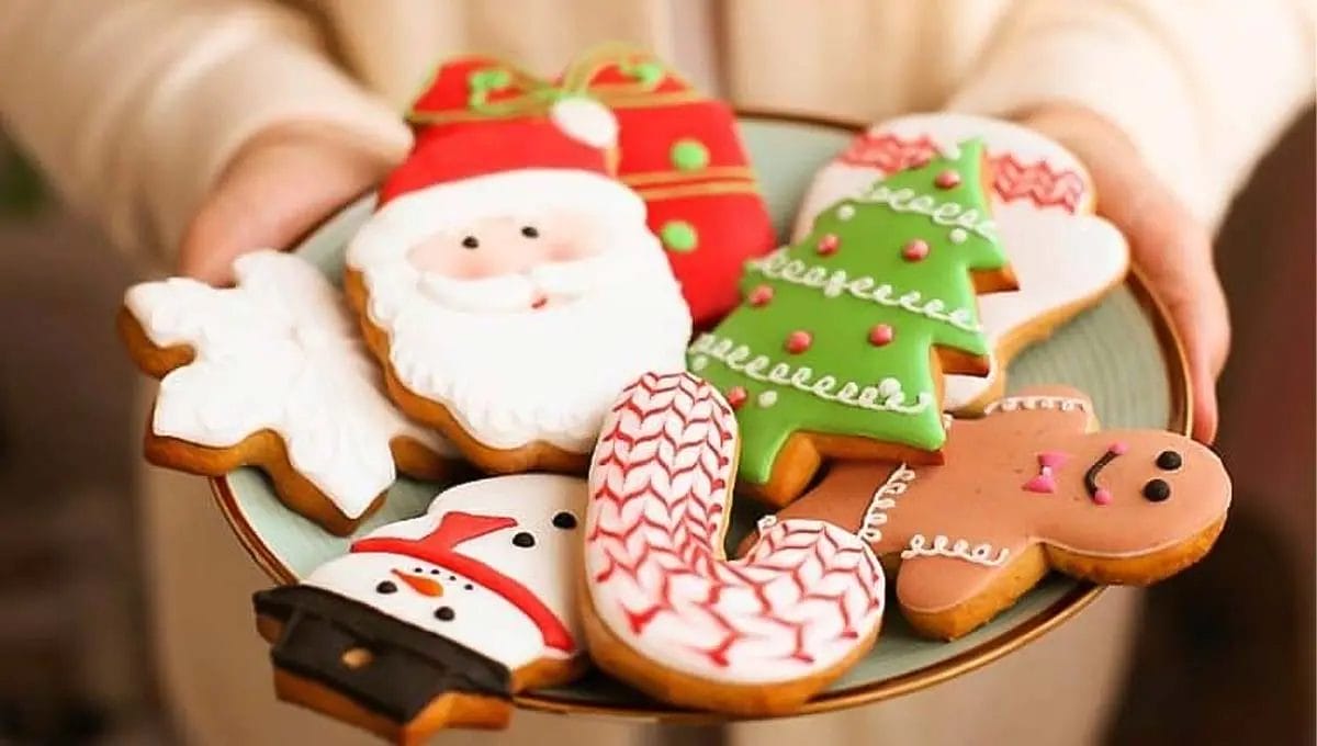 Biscoitos de Natal decorados, massa fácil amanteigada que derrete na boca!  - Receitas Club Oficial