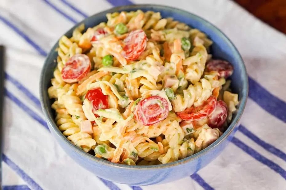 Salada de macarrão cremoso