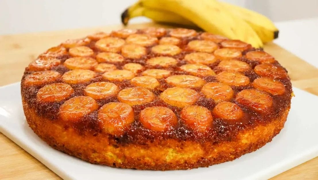 Bolo de banana caramelizada