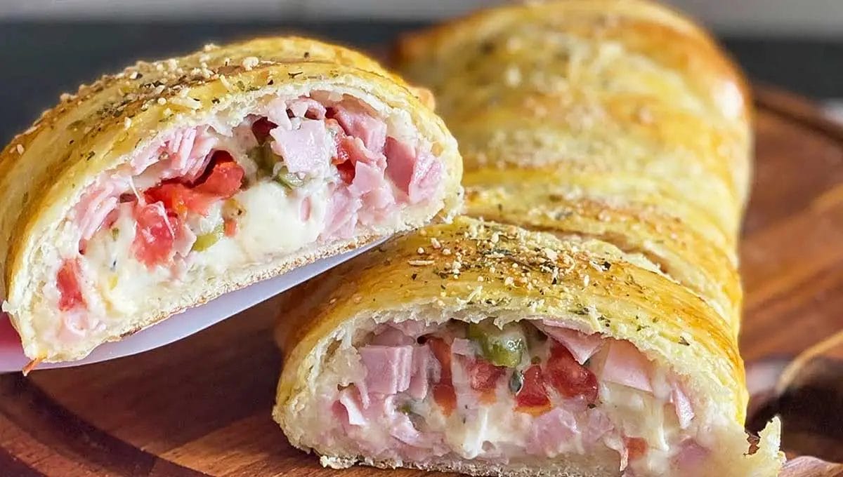 Pão pizza recheado, um belo lanche pra família toda!