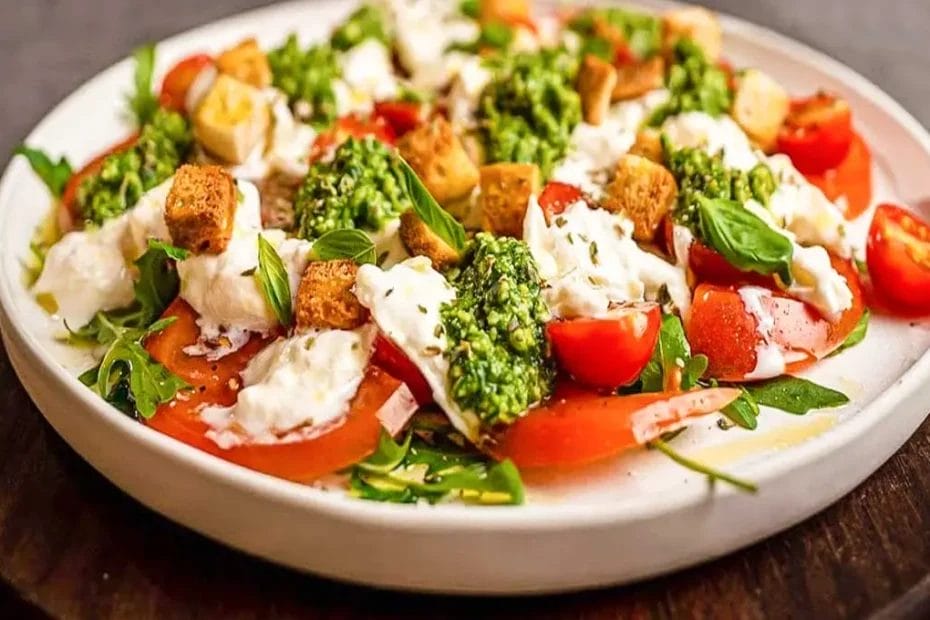 Salada caprese com molho pesto