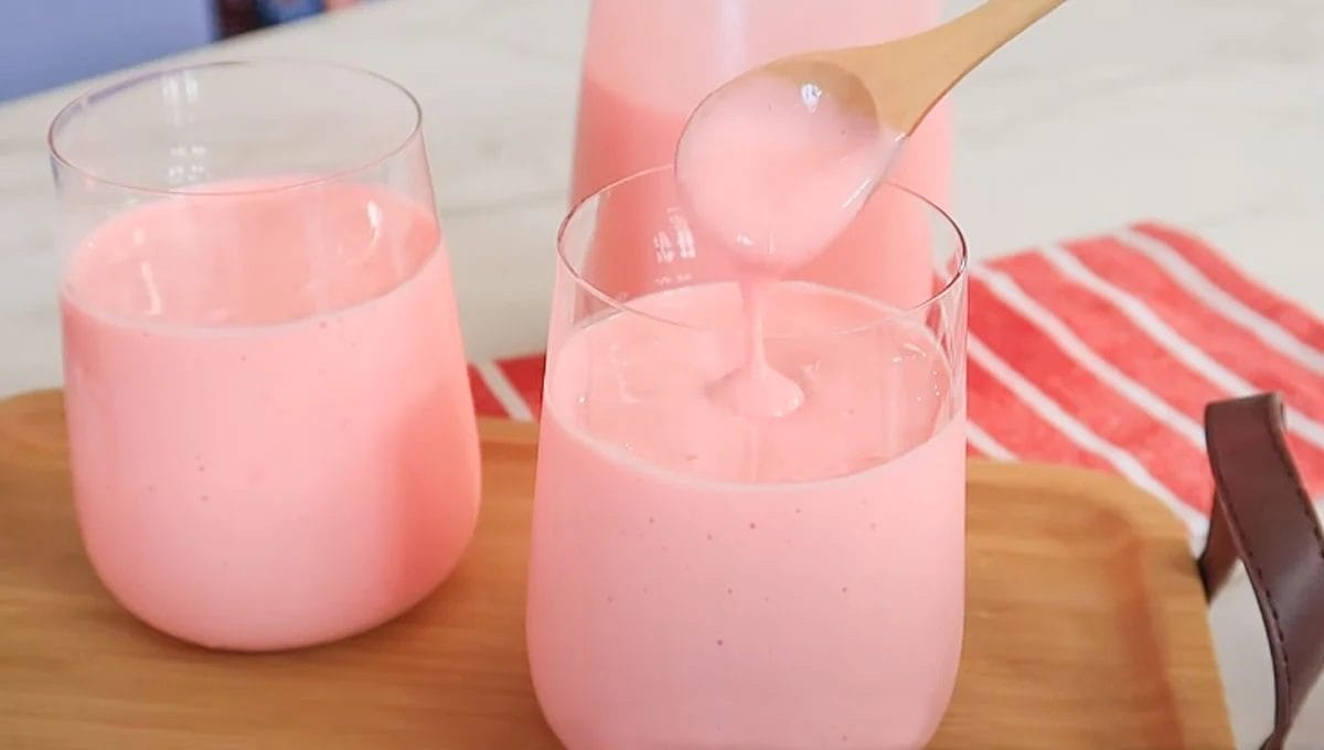 Iogurte caseiro de morango