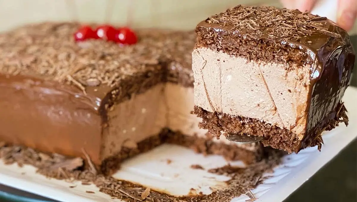 Bolo nuvem de chocolate, massa e recheio levíssimos, feito com Nescau!