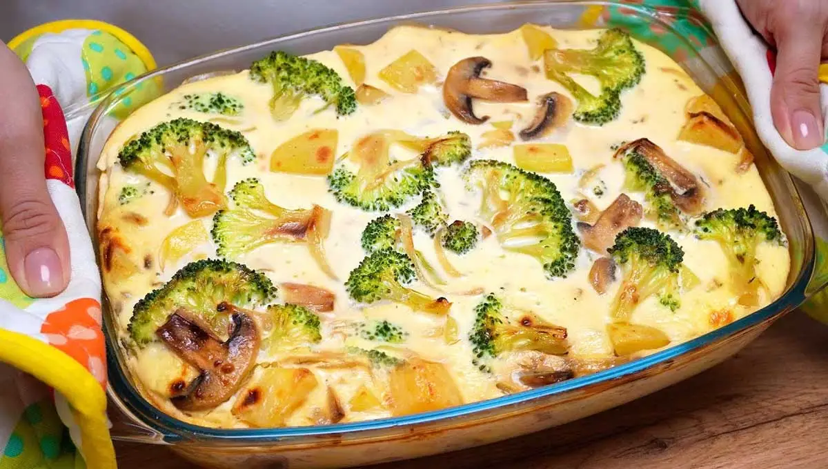 O segredo dessa caçarola de brócolis está no molho! Um prato vegetariano sem creme de leite que vai te surpreender!