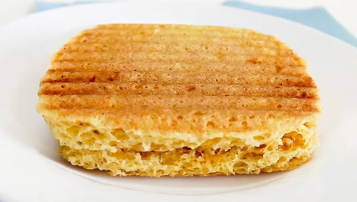 Aprenda a fazer esse pãozinho de aveia saudável de micro-ondas que fica pronto em apenas 3 minutos!