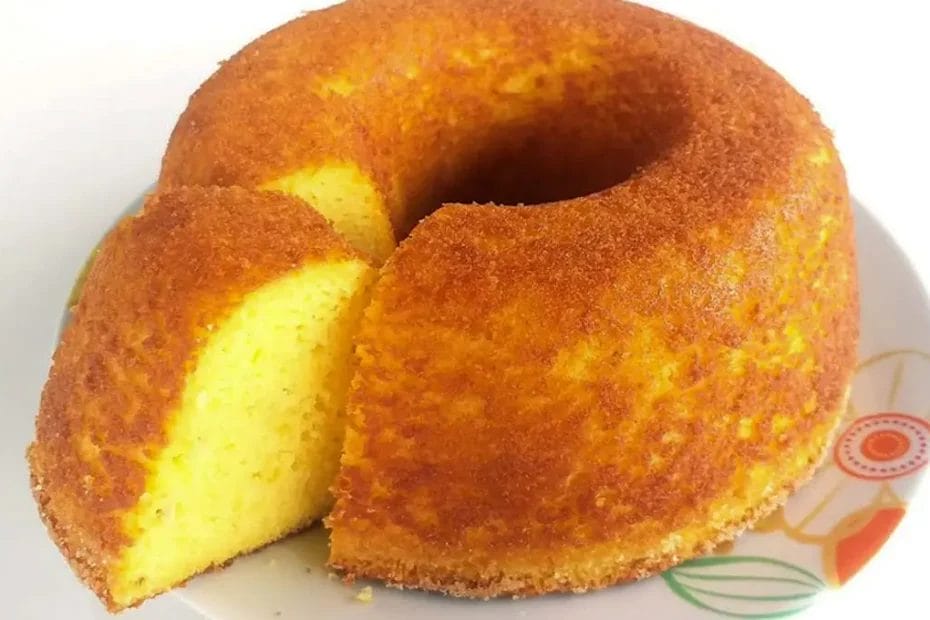 Bolo de fubá com creme de leite