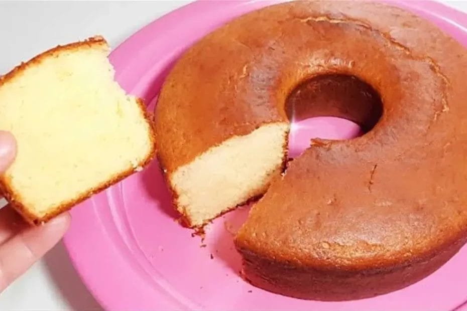 Bolo de leite condensado com creme de leite