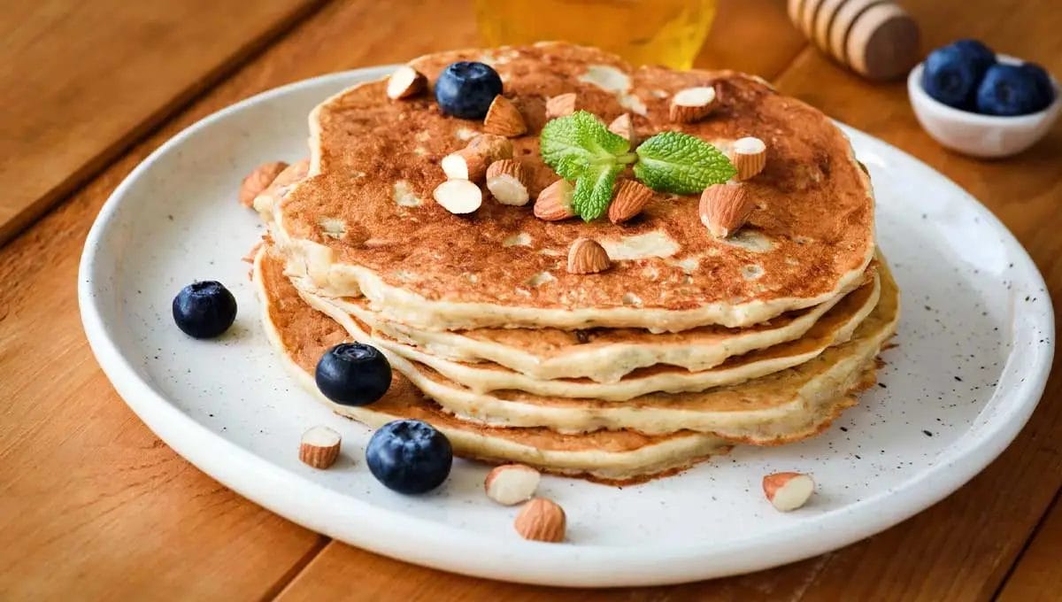 Essa panqueca com farinha de coco é rica em fibras e proteínas, sem glúten, dá mais saciedade e é super saudável!