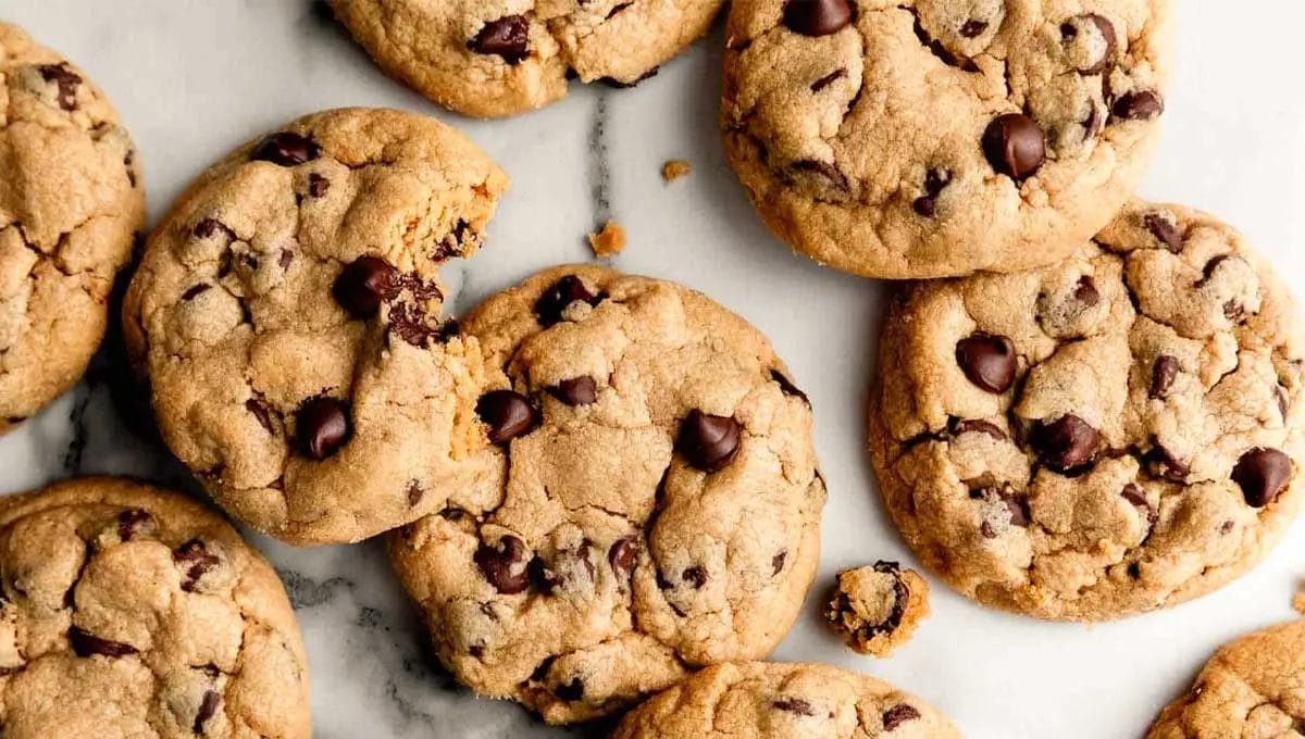 Aprenda a fazer os famosos cookies americanos, macios e com muito chocolate eles vão sumir da sua bancada!