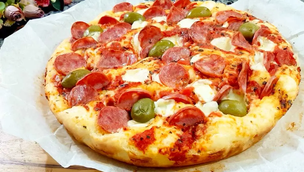 Pizza rústica com massa fácil e sem sova, todo mundo vai querer repetir esse lanche rápido!