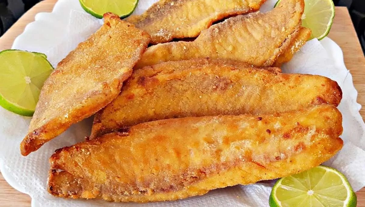 O segredo do peixe frito sequinho está na mistura de farinhas!