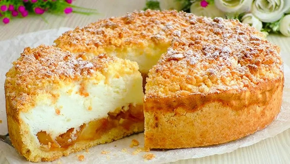 Torta de maçã com creme suflê, leve e aerada como uma nuvem doce!
