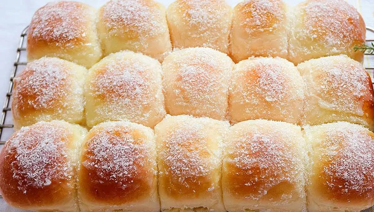 Pão de leite condensado, aprenda a fazer um pãozinho doce e super fofinho!