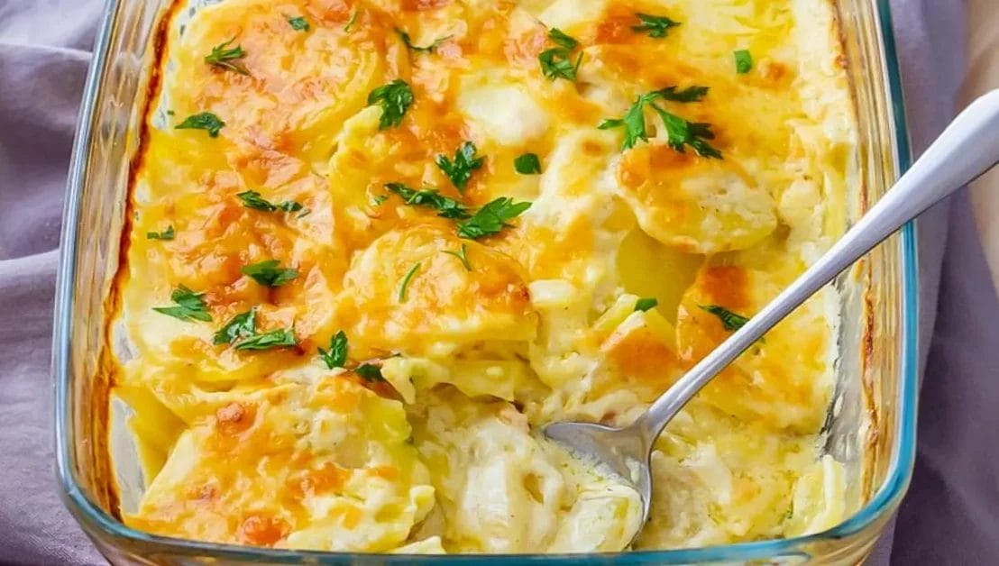 Batata gratinada com creme de leite e requeijão