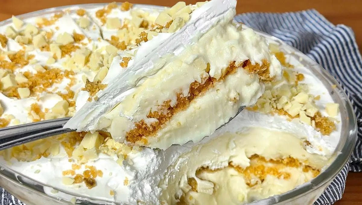 Torta Belga com creme especial de 4 leites, uma delícia que fica pronta em minutos!