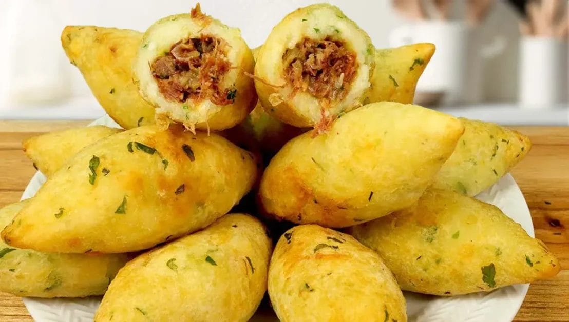 Bolinho de mandioca com carne seca