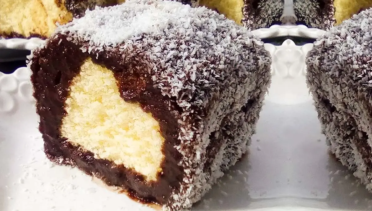 Bolo Madalena ou Lamington cake, uma delícia australiana para fazer hoje mesmo!