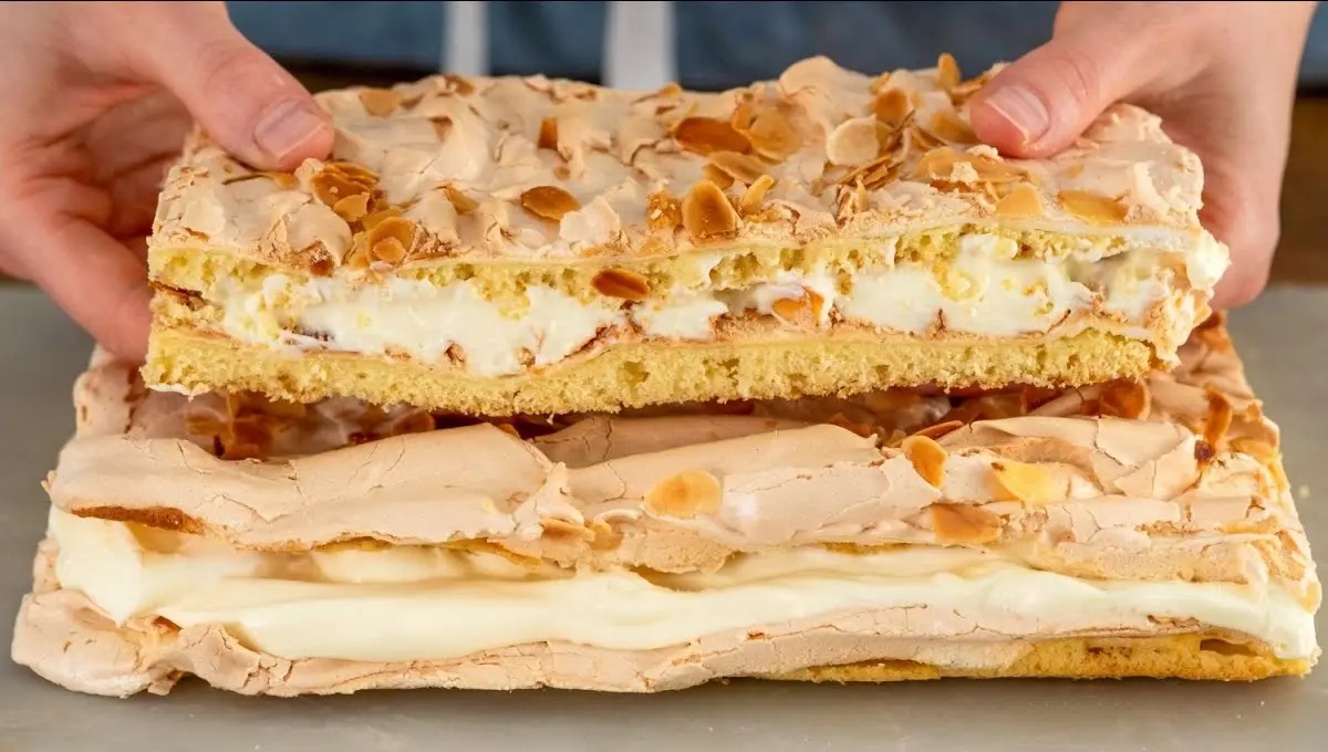 Bolo Casca de Ovo, também conhecido como bolo Norueguês ou o Melhor bolo do Mundo